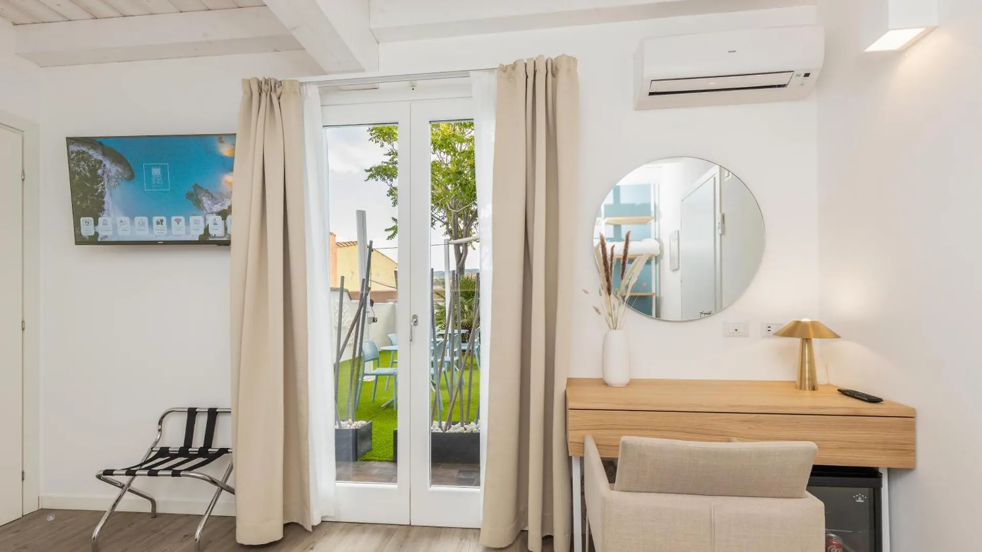 Aras Hotel Boutique Villasimius 3*,